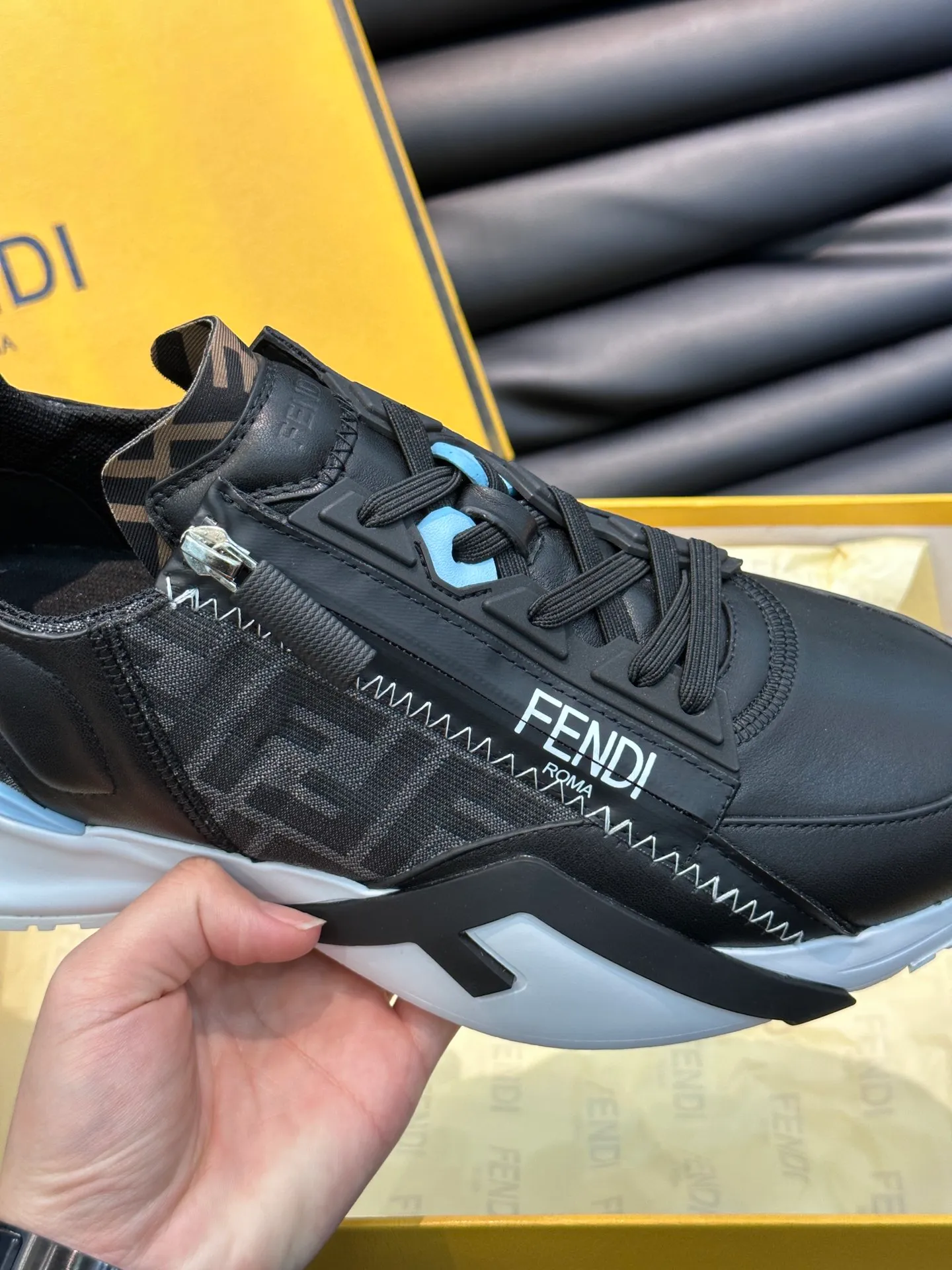 Men's shoes 💰p560 "Fend*" new men's casual sports shoes, equipped with elastic straps, side zippers, and corrugated soles engraved with F. Embossed Fendi Flow lettering on the heel. Made of technical fabric and a mix of blue and suede. Decorated with Lycra® details. FF graphic tongue. Ultra-light and wear-resistant EVA sole. Size: 38-44